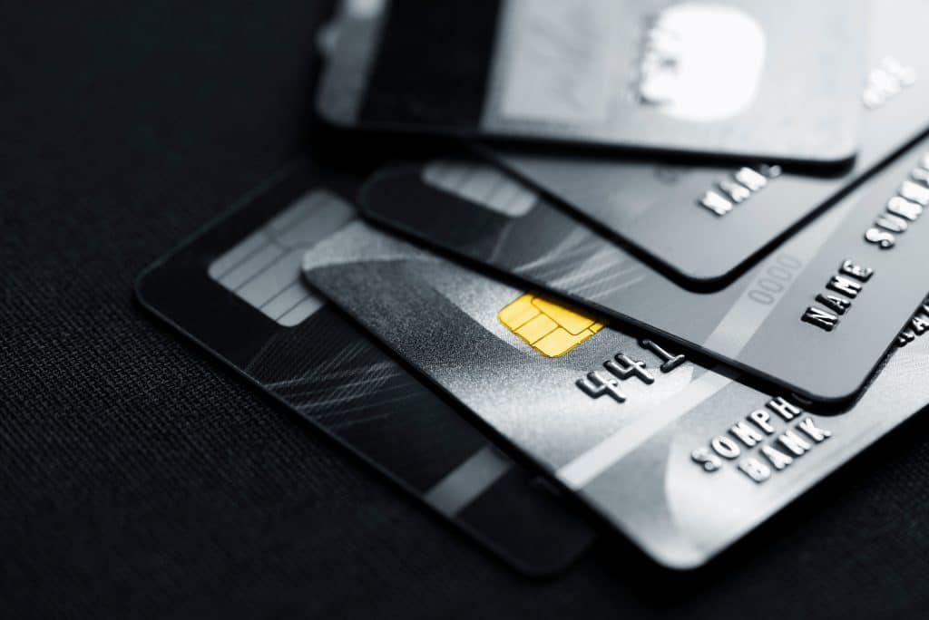 Trebate li otkazati svoju kreditnu karticu nakon što je otplatite?